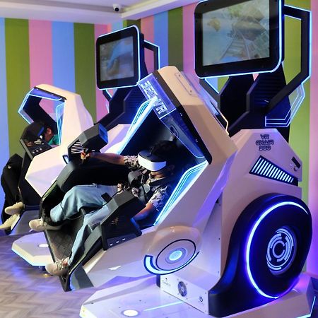Lagoona Beach Luxury Resort And Spa Manama Luaran gambar A racing simulator