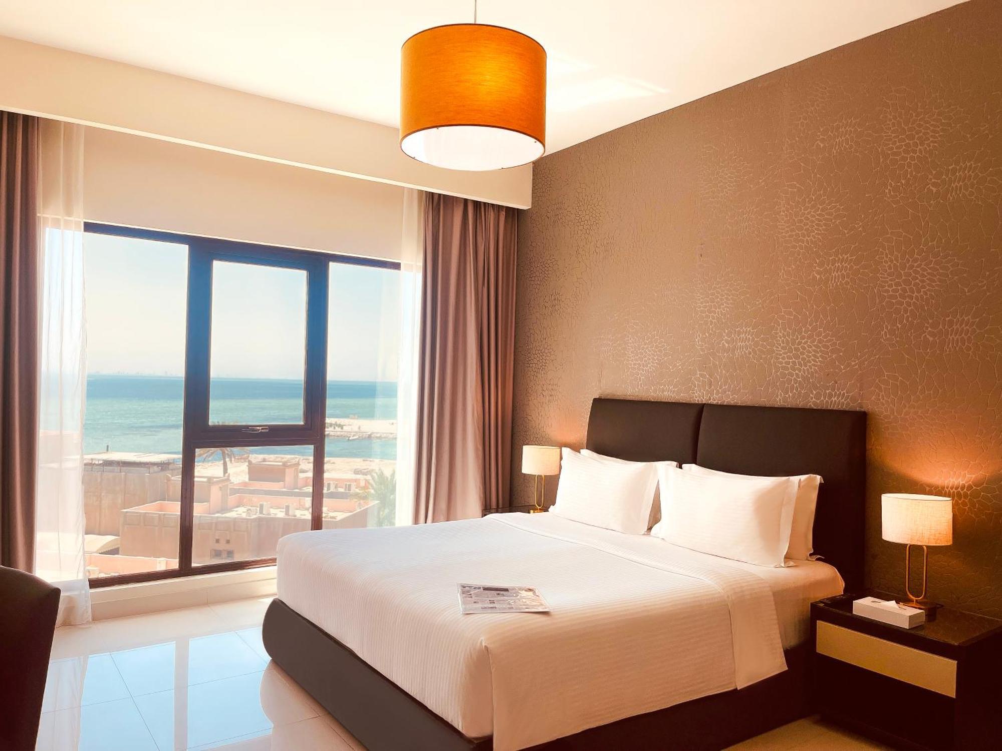 Lagoona Beach Luxury Resort And Spa Manama Luaran gambar A bedroom at the hotel